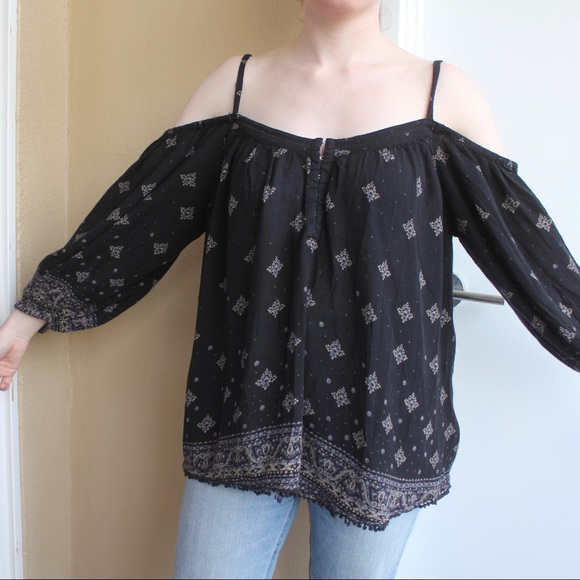 Urban Outfitters Cold Shoulder Top - Picture 4 of 4
